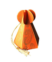 Load image into Gallery viewer, Paisley Print Prism Favour Box with Gold Twine 10pk